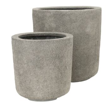 krukkesæt i grå glasfiber med sandstone look