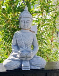 Gautama Buddha figur i hvid patineret beton med lysholder - 30cm