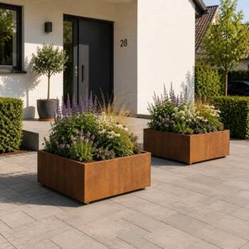 Lav firkantet plantekasse / plantekumme i corten stål med hjul - H.40cm