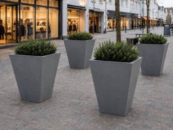 Stor firkantet konisk antracit/grå krukke i beton