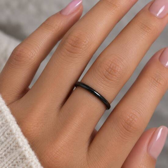 Sort smal stålfingerring / 2mm