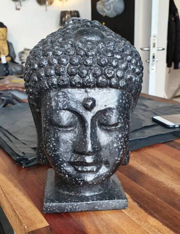 Buddha hovede i sort sten Terrazzo