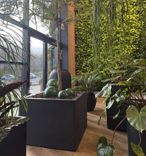 Stor indendørs firkantet krukke / plantekumme med hjul - op til 140x140cm