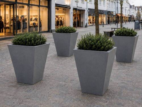 Stor firkantet konisk antracit/grå krukke i beton