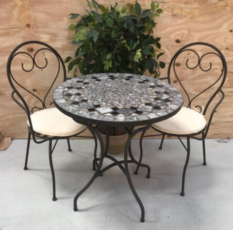 Havemøbel sæt med mosaikbord og 2 stole