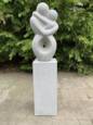 Soulmate havefigur med sokkel - 97cm - Grå Terrazzo