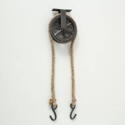Coat hanger - hjul i jern med reb og kroge