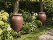 90cm høj slank krukke med ører i hårdtbrændt ironstone