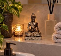 Lille Sand/Sølv Buddha På Sokkel