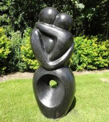 Soulmate haveskulptur i sort Terrazzo 92cm / OUTLET