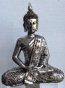 Siddende Thai Buddha i sølv resin - 29cm
